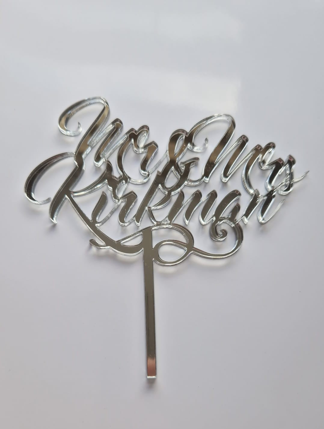 Personalized “Mr & Mrs” Acrylic Cake Topper – Silver Mirror Finish